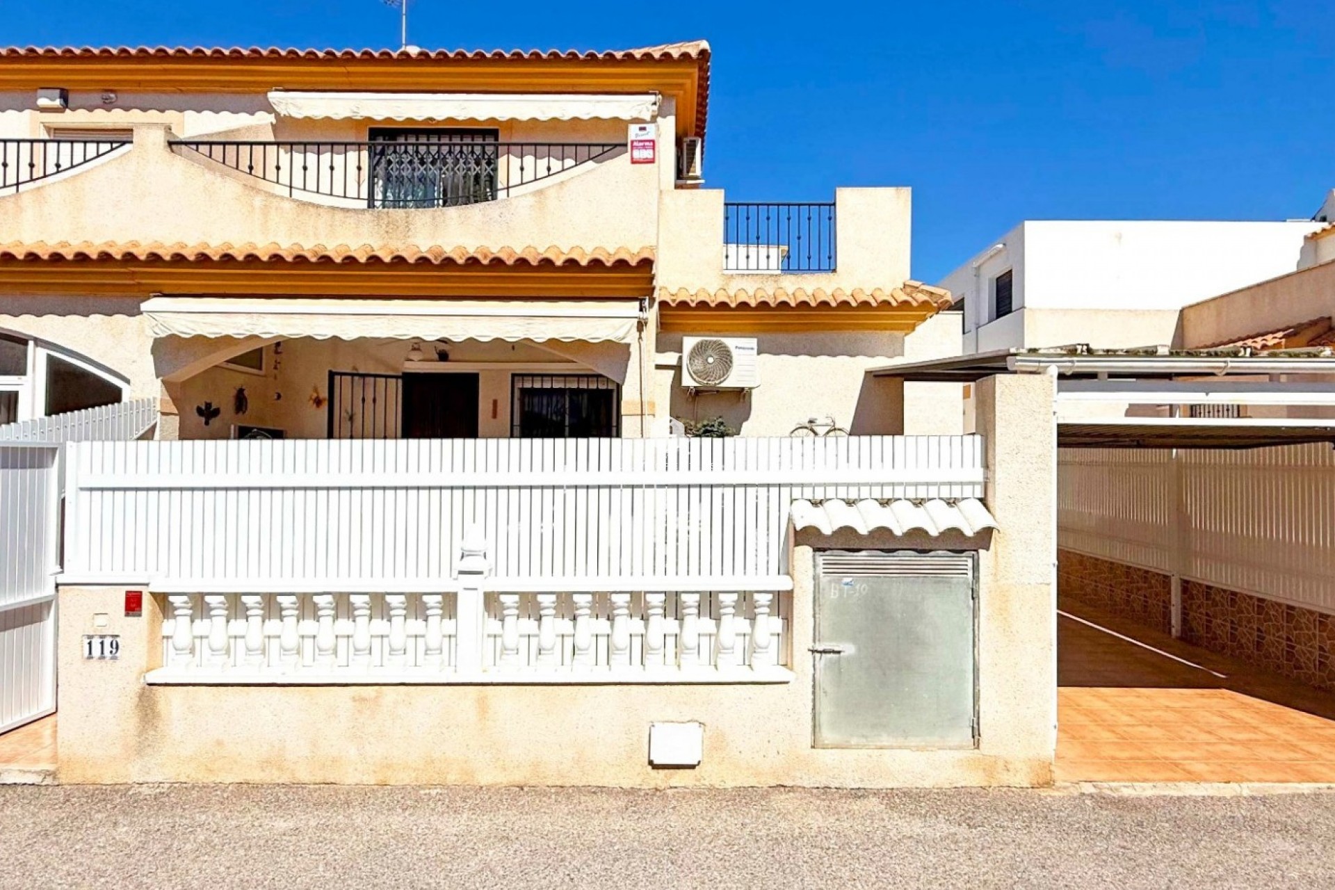 Tweedehands - Chalet -
Orihuela Costa - Costa Blanca