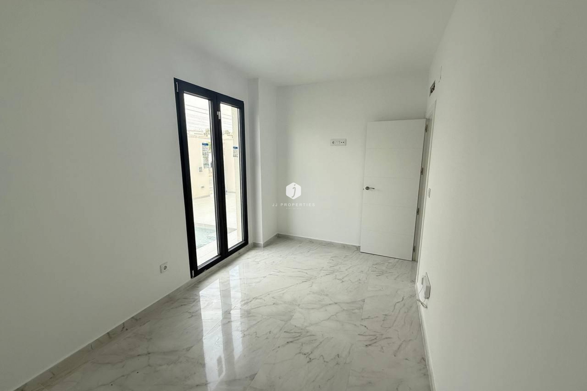 Tweedehands - Chalet -
Orihuela Costa - Las Filipinas