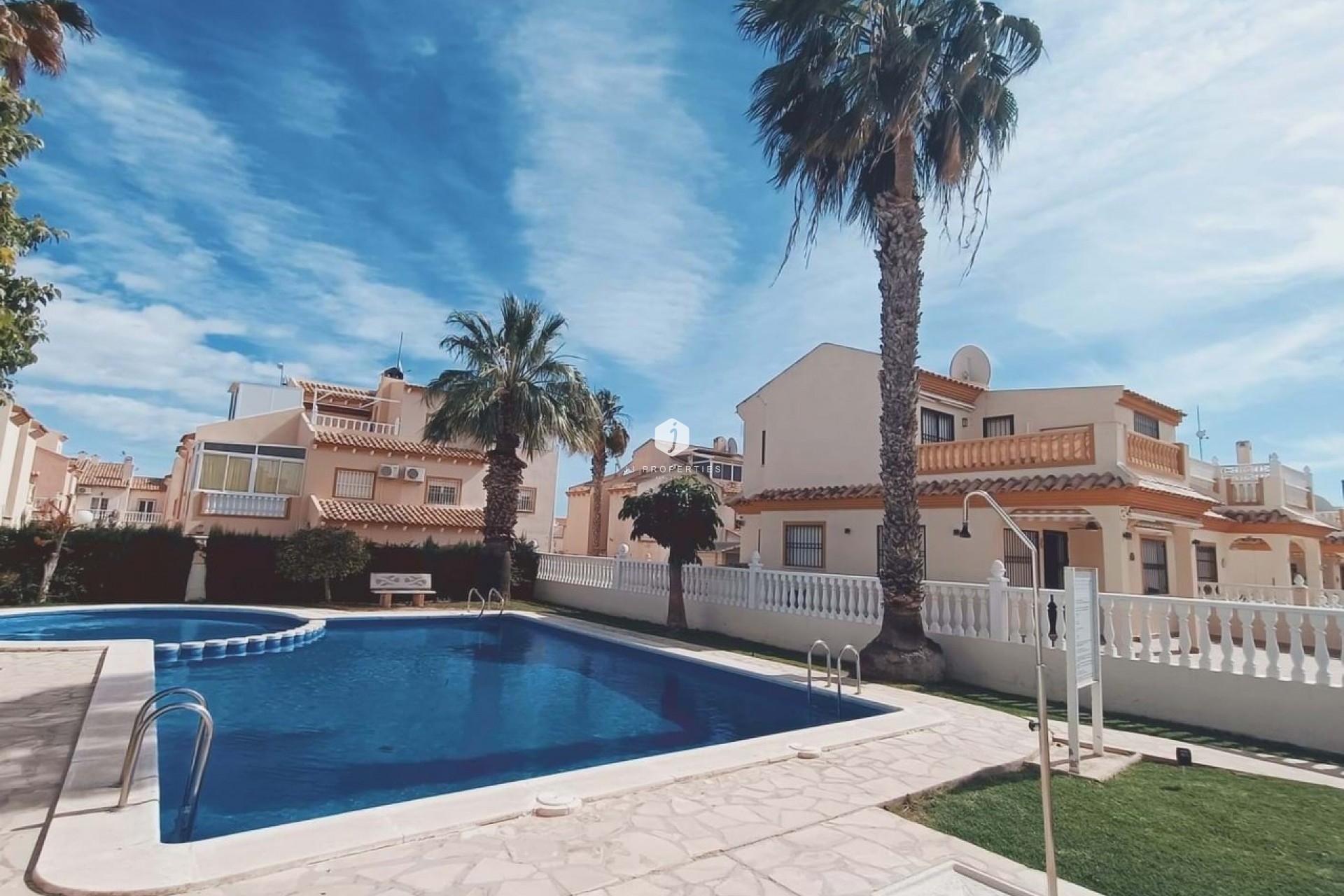 Tweedehands - Chalet -
Playa Flamenca - Costa Blanca