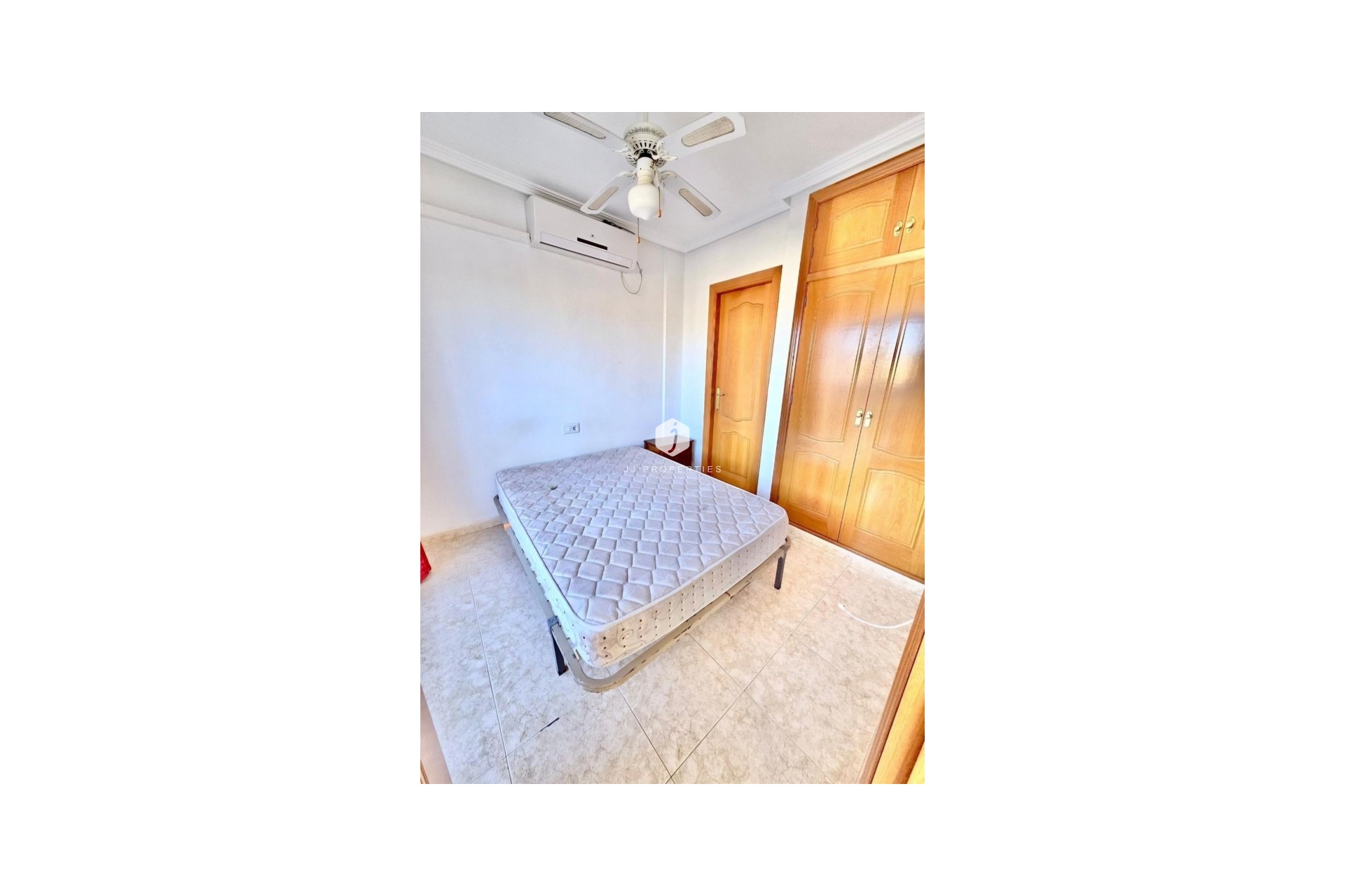 Tweedehands - Chalet -
Playa Flamenca - Costa Blanca