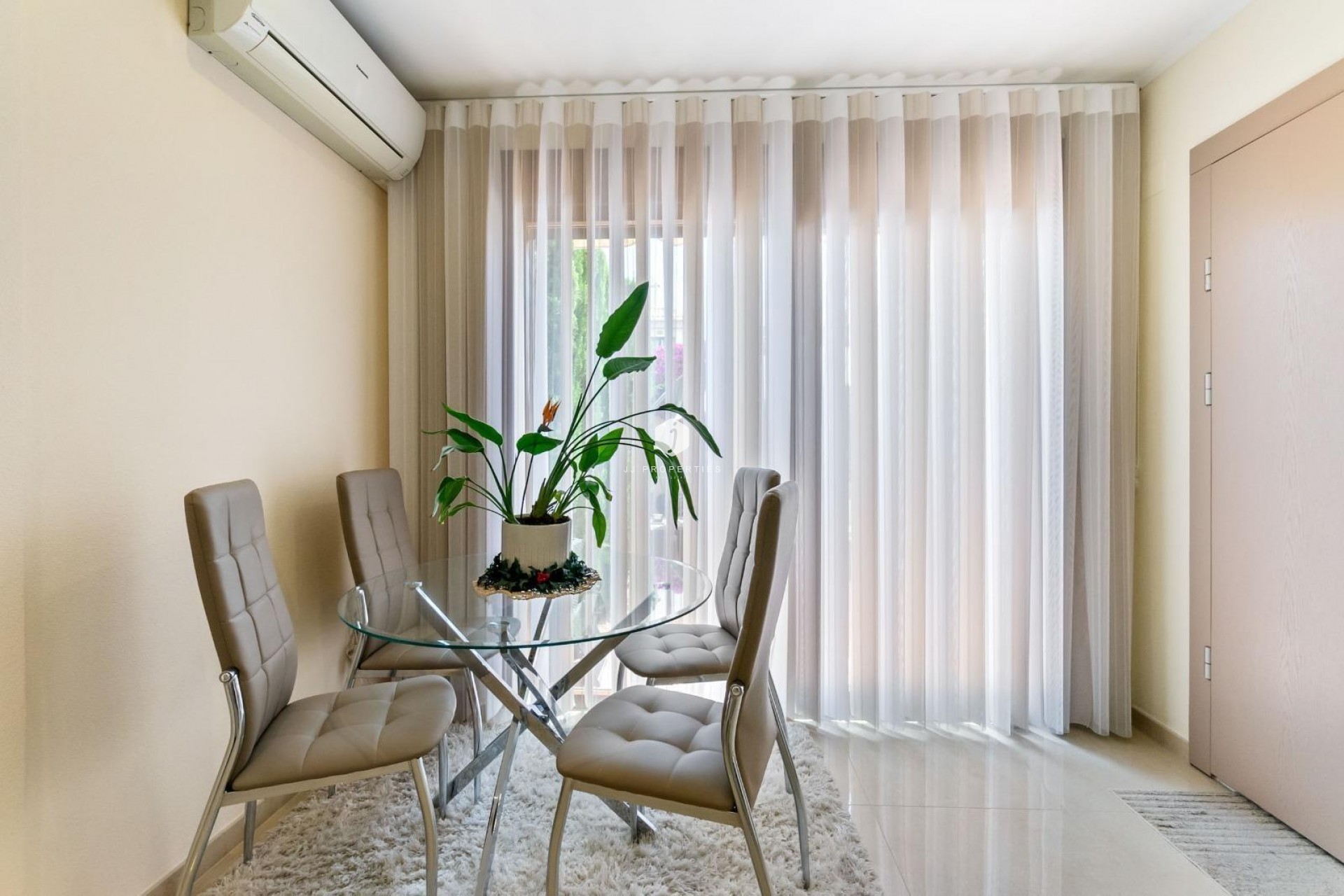 Tweedehands - Chalet -
Torrevieja - aguas nuevas