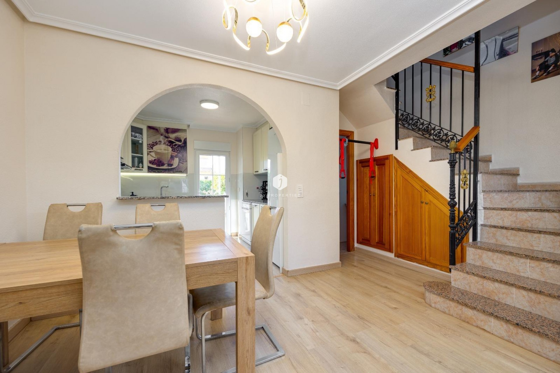 Tweedehands - Chalet -
Torrevieja - aguas nuevas