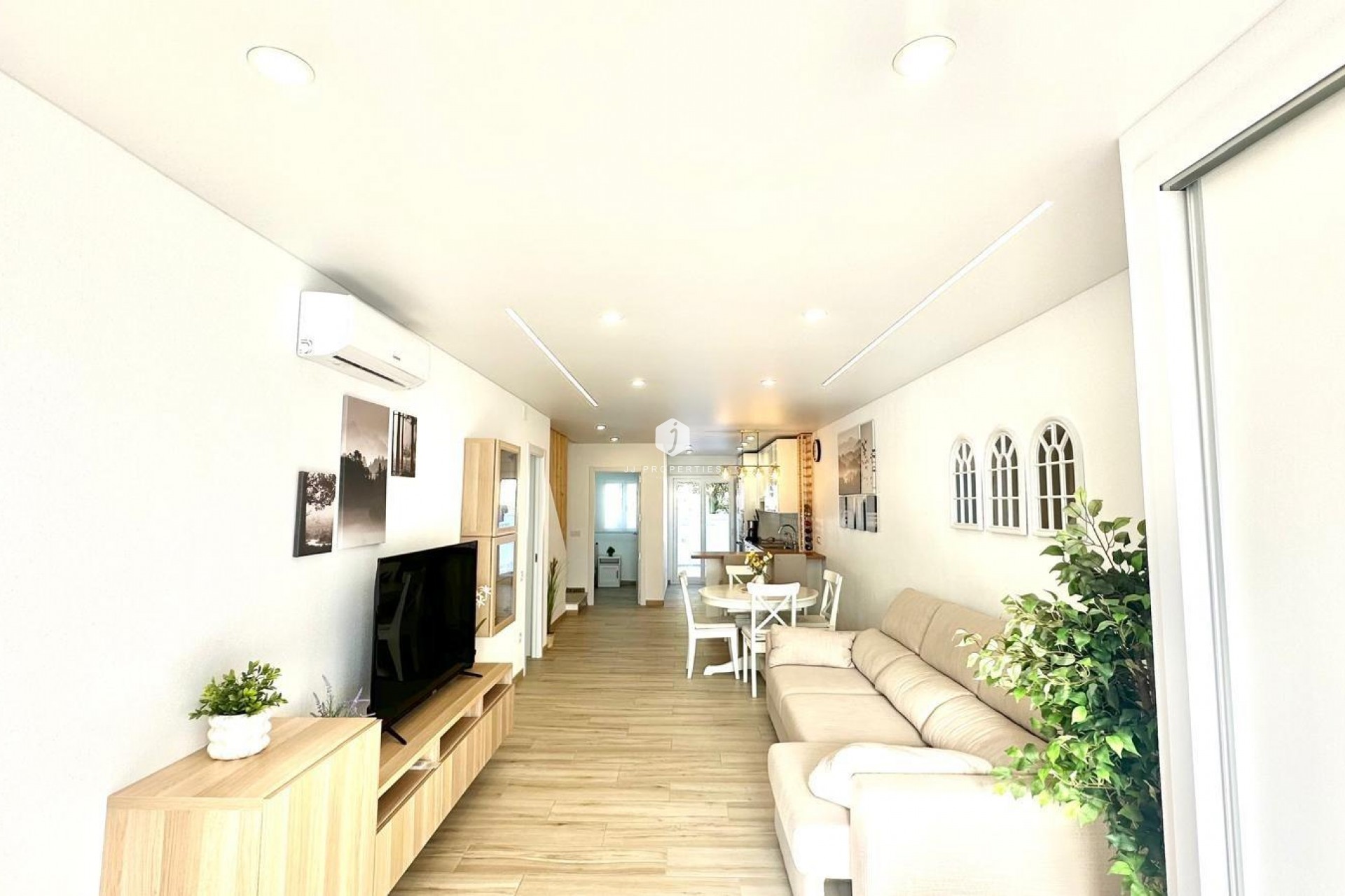 Tweedehands - Chalet -
Torrevieja - Estacion de autobuses