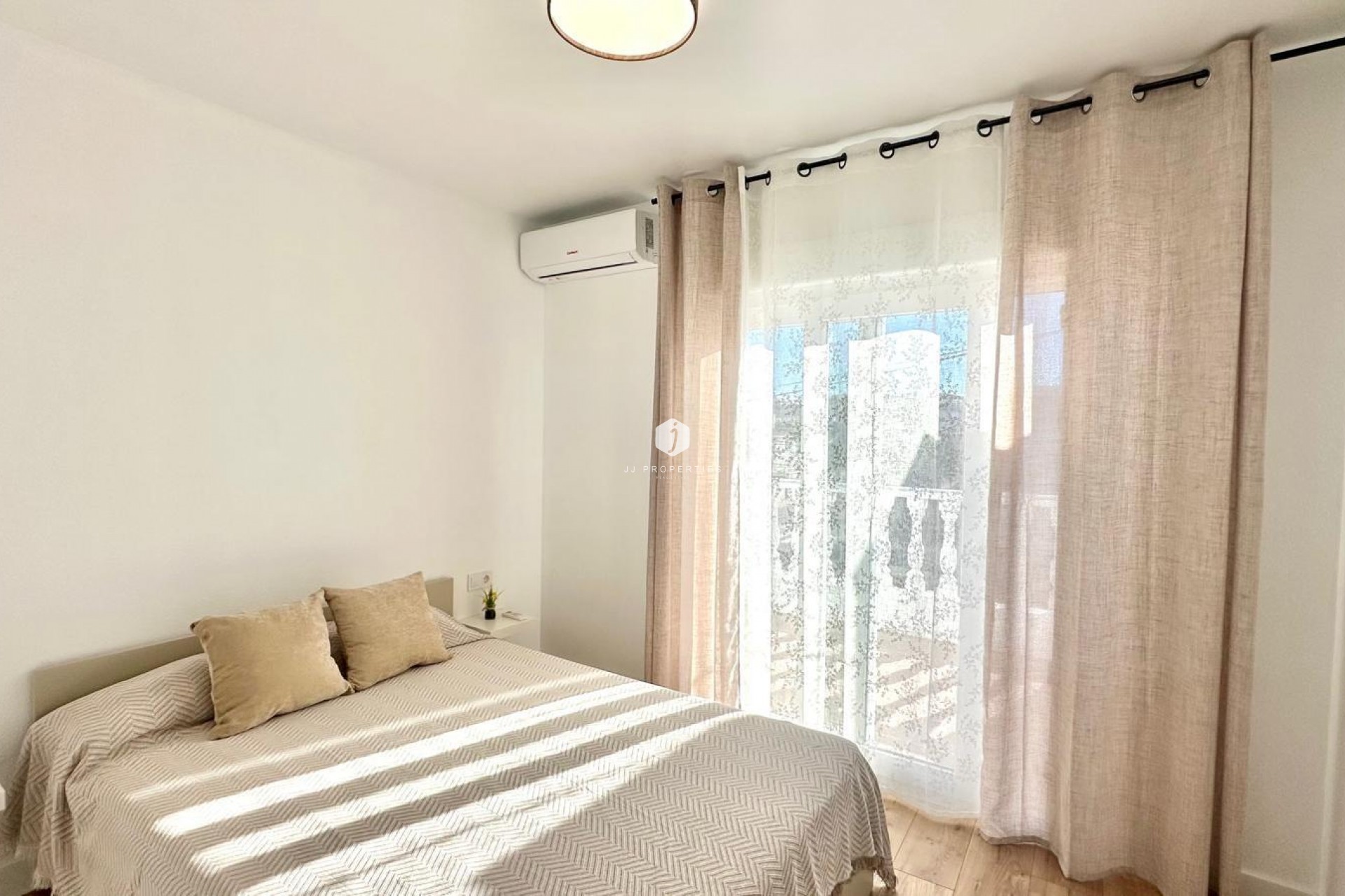 Tweedehands - Chalet -
Torrevieja - Estacion de autobuses