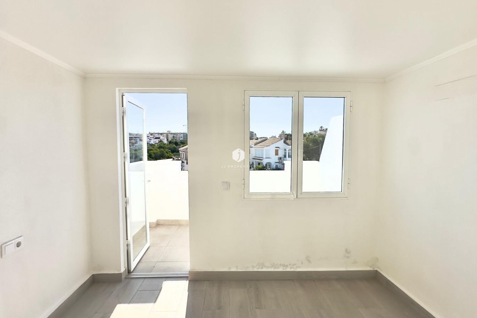 Tweedehands - Chalet -
Torrevieja - La Mata