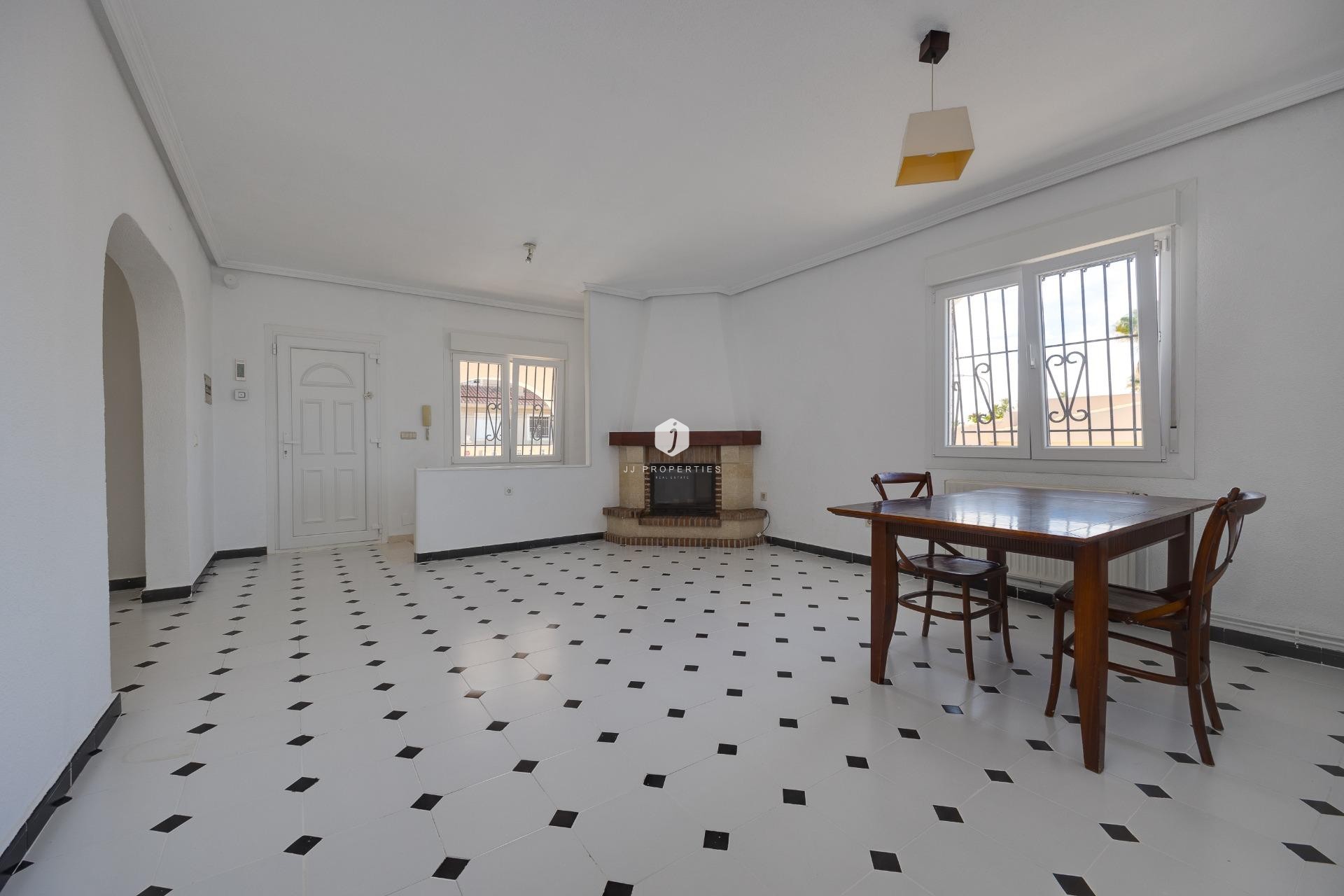 Tweedehands - Chalet -
Torrevieja - La Siesta - El Salado - Torreta