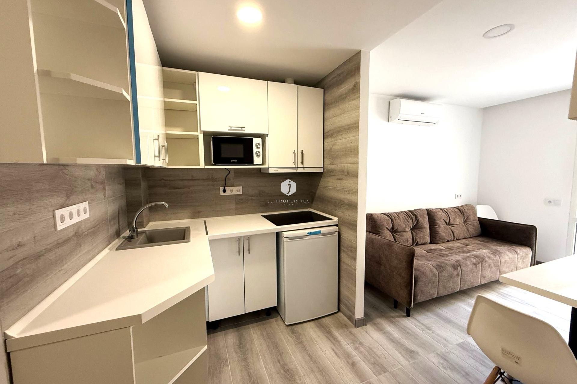 Tweedehands - duplex -
Torrevieja - Centro