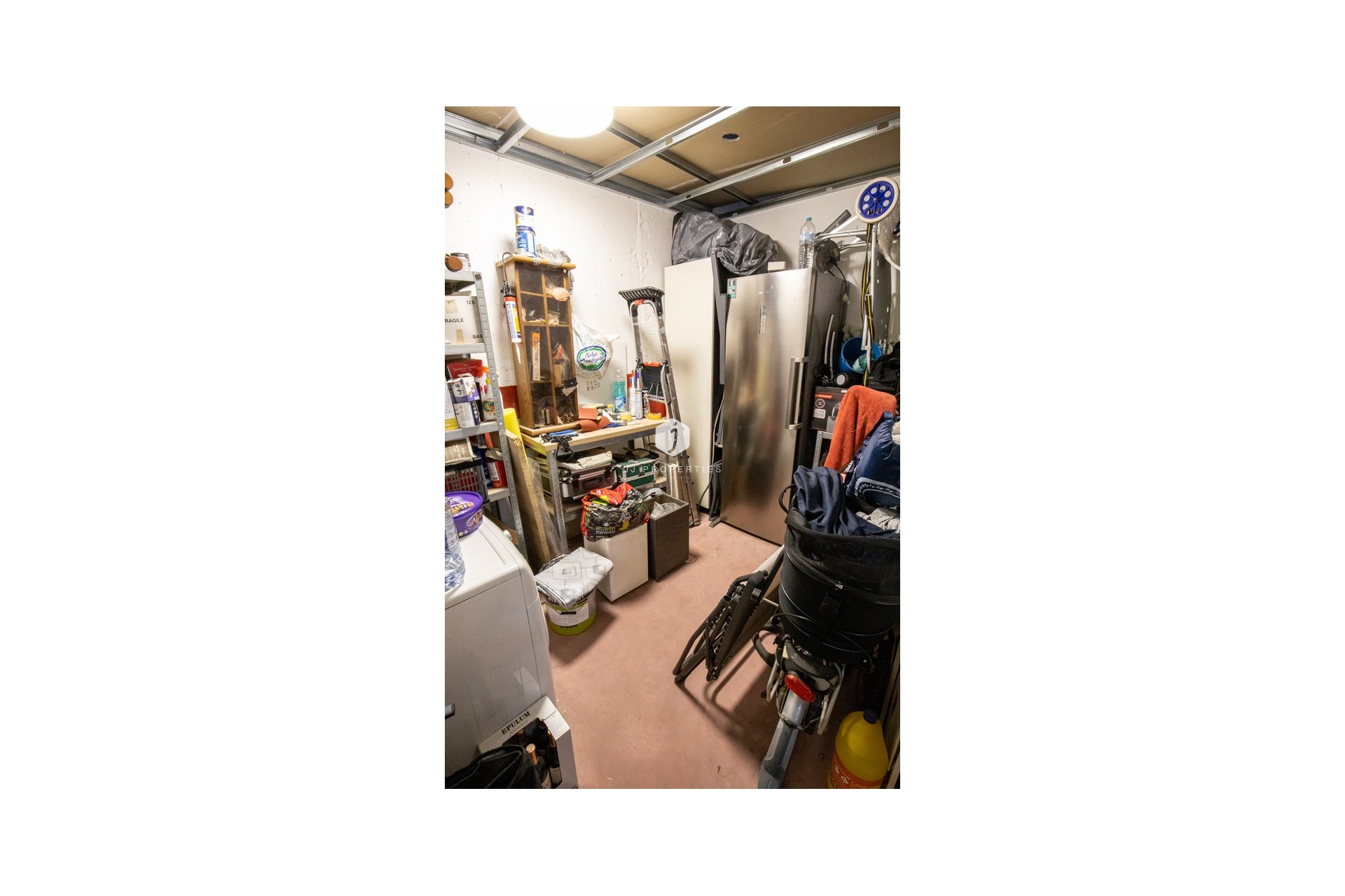 Tweedehands - Penthouse -
Los Altos - AMANECER