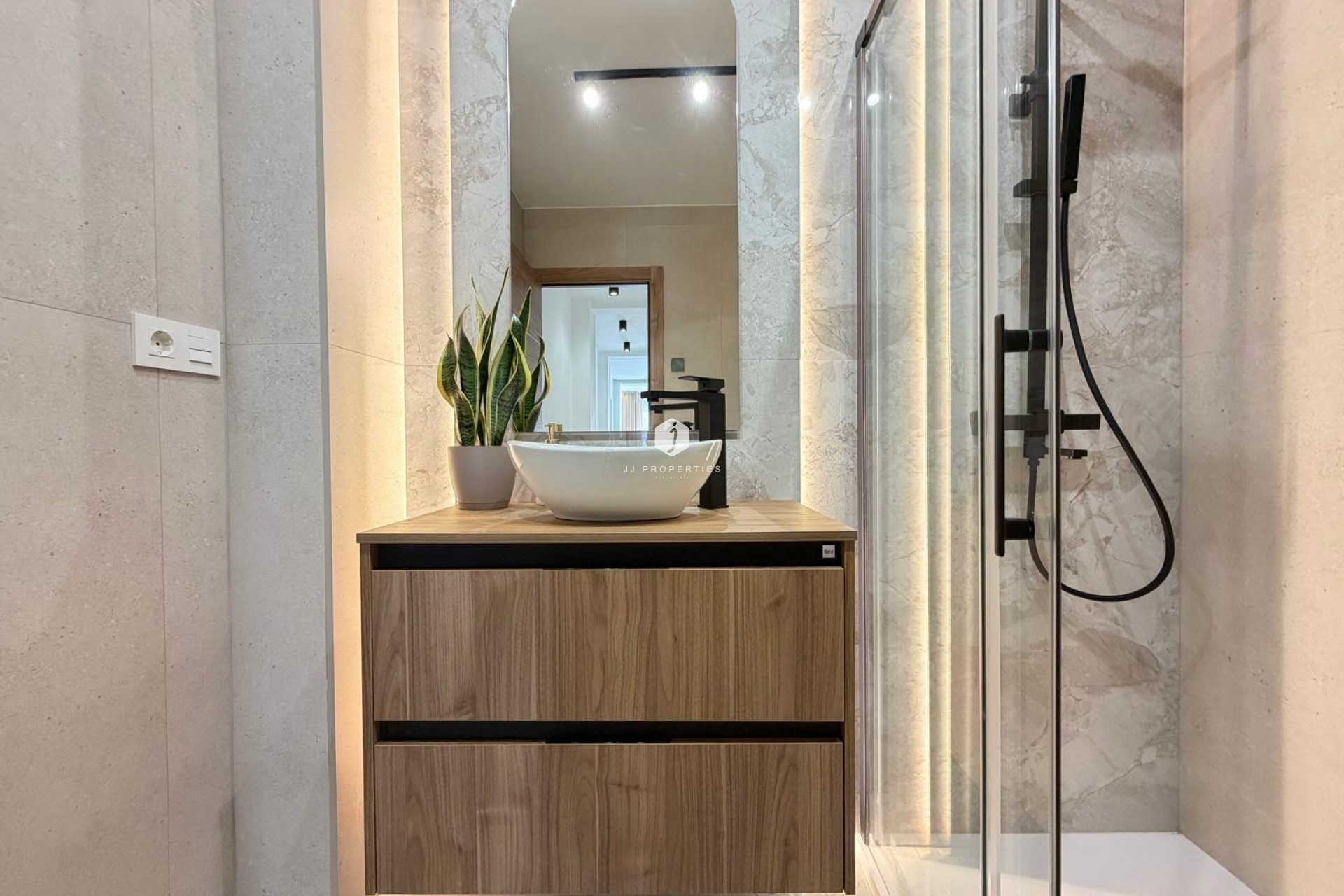 Tweedehands - Penthouse -
Torrevieja - Estacion de autobuses