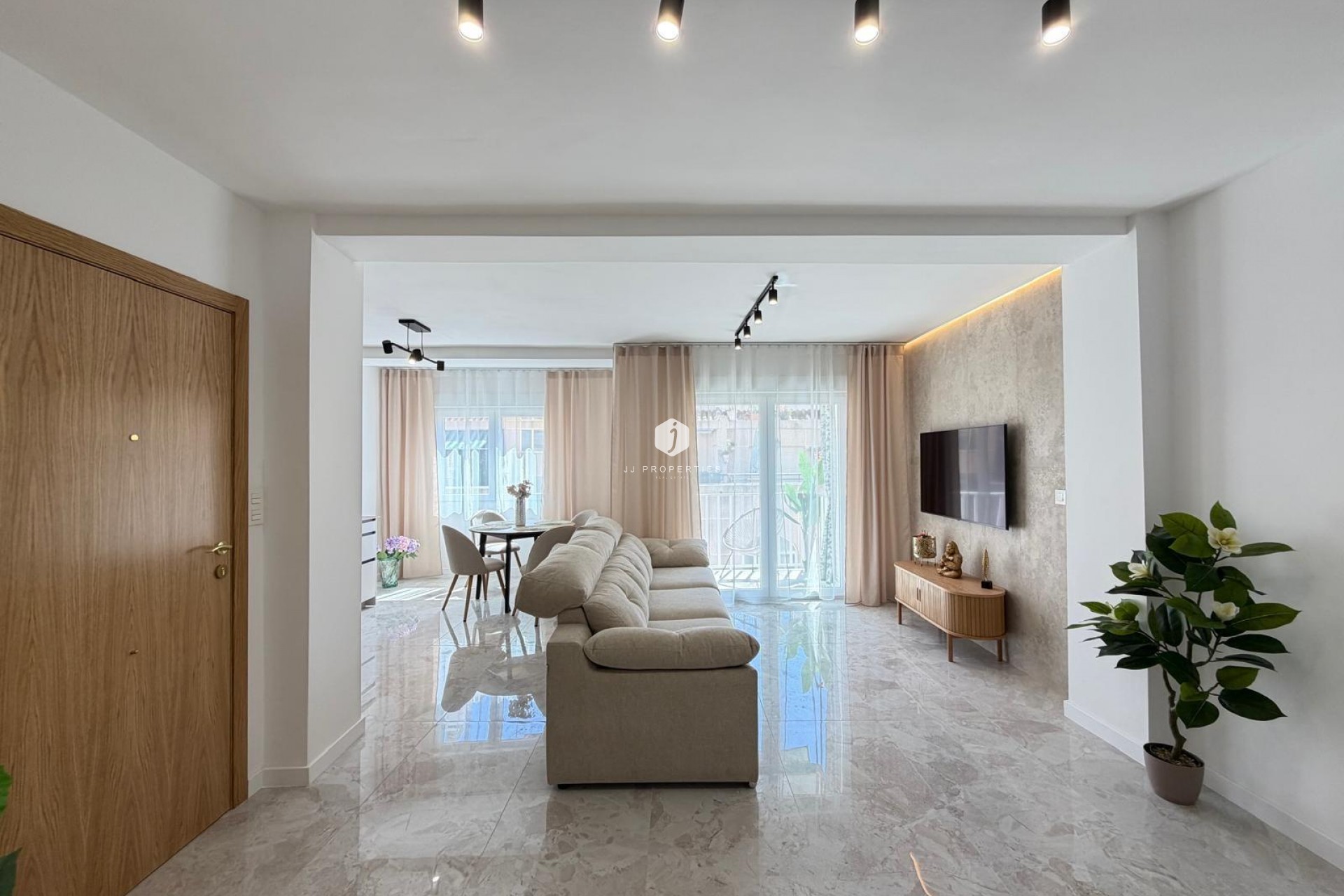 Tweedehands - Penthouse -
Torrevieja - Estacion de autobuses