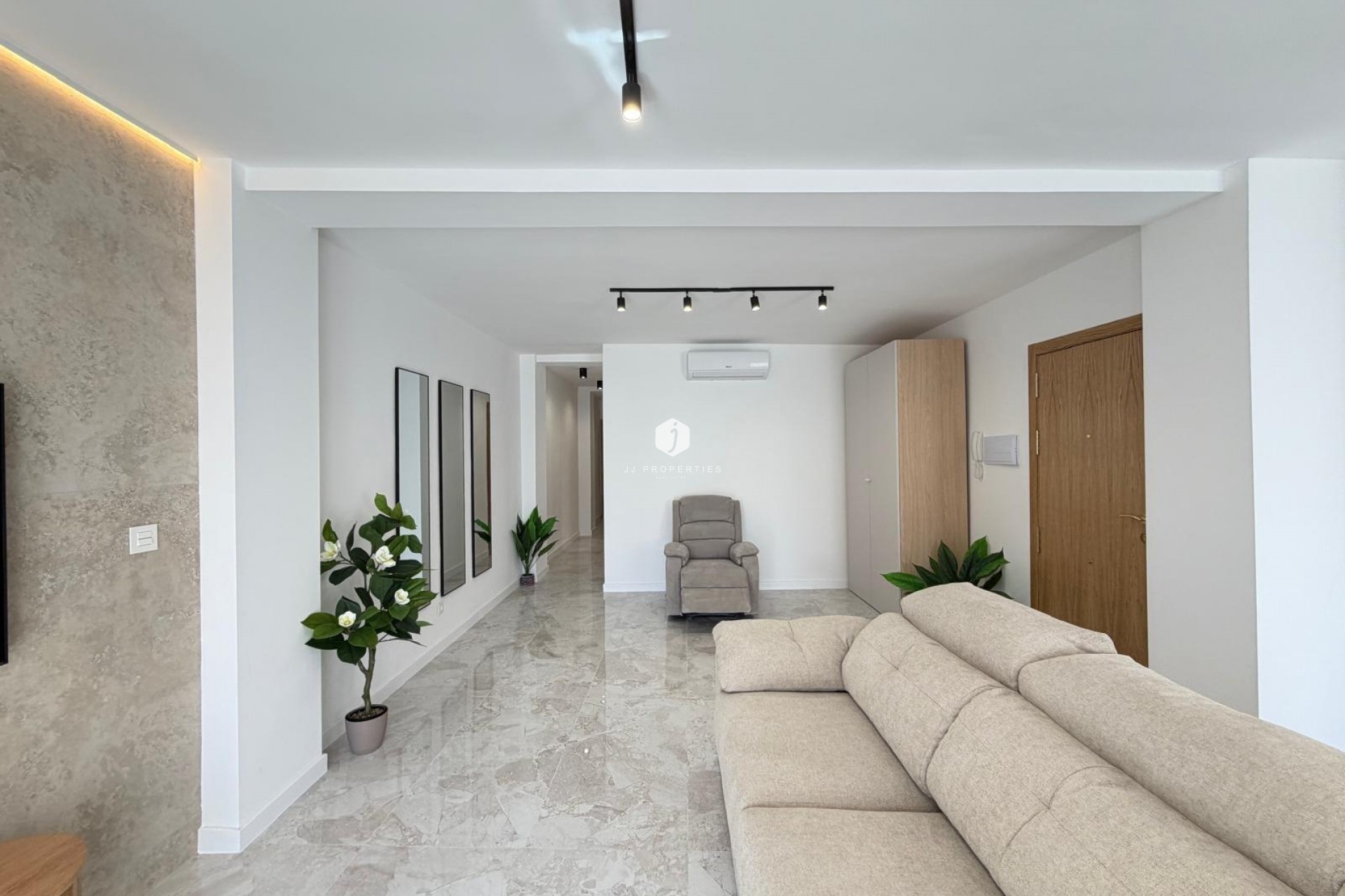 Tweedehands - Penthouse -
Torrevieja - Estacion de autobuses