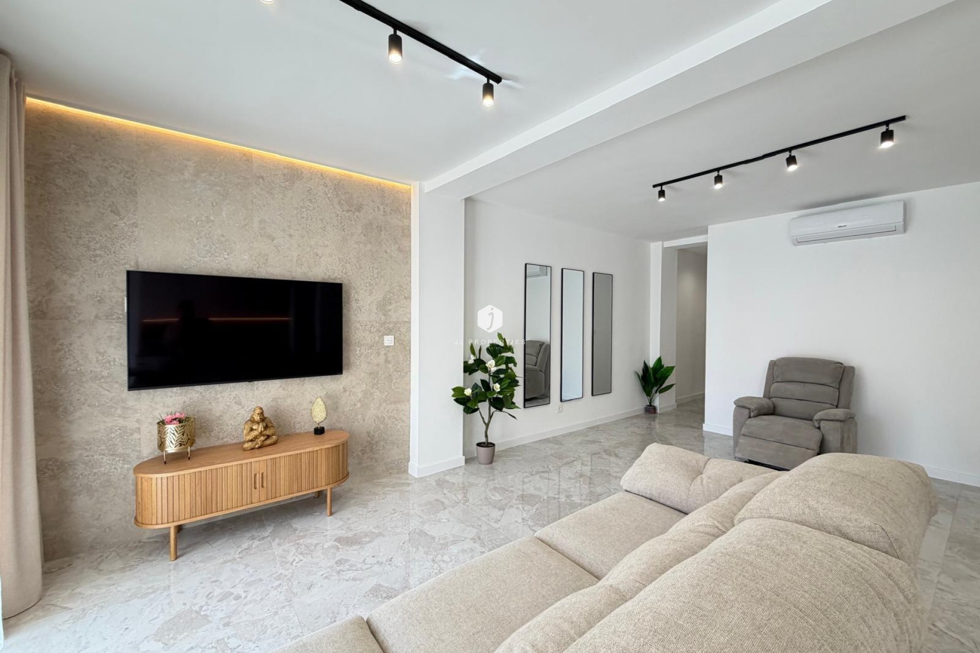 Tweedehands - Penthouse -
Torrevieja - Estacion de autobuses