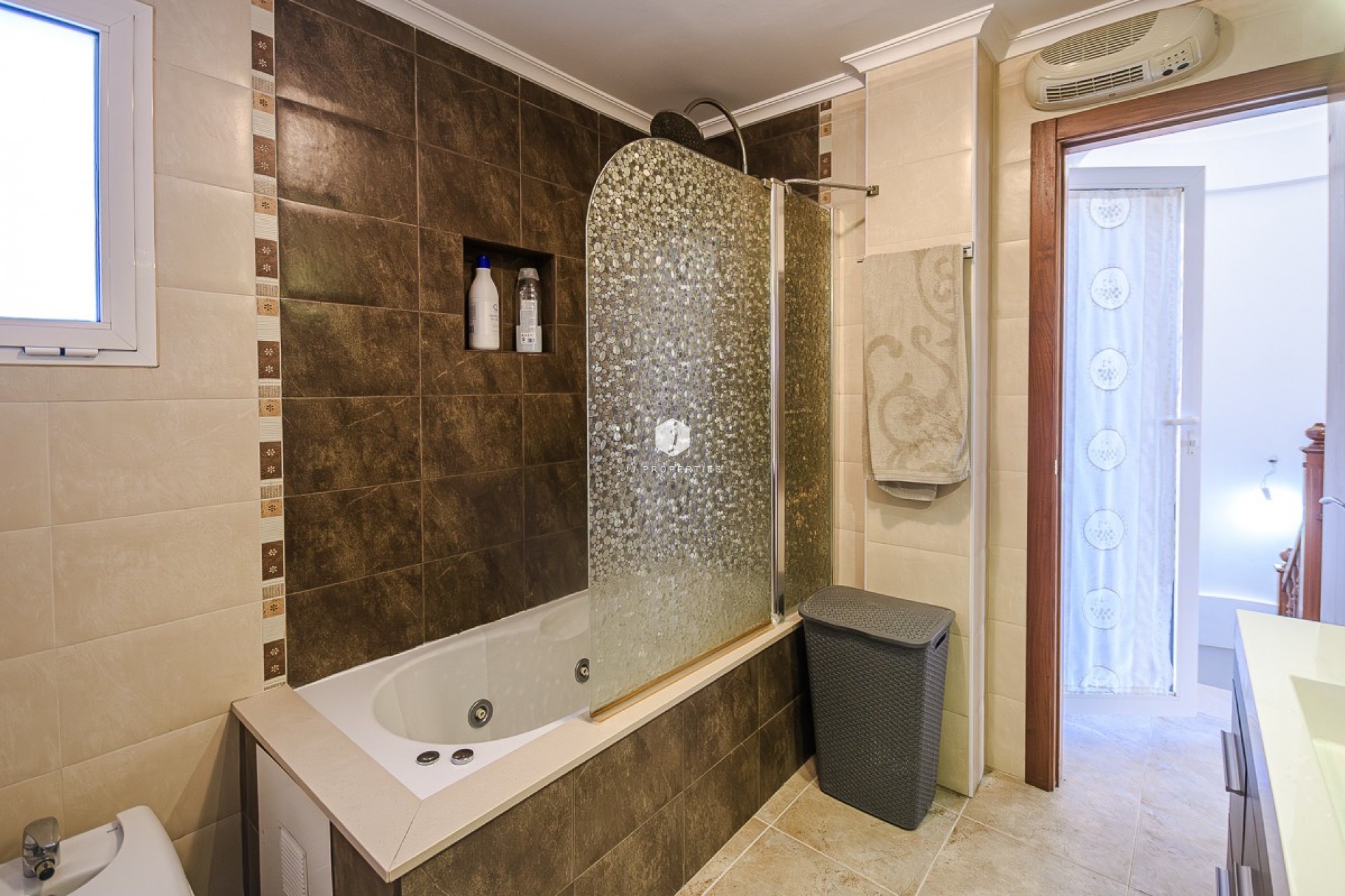 Tweedehands - Villa -
Benferri - Inland