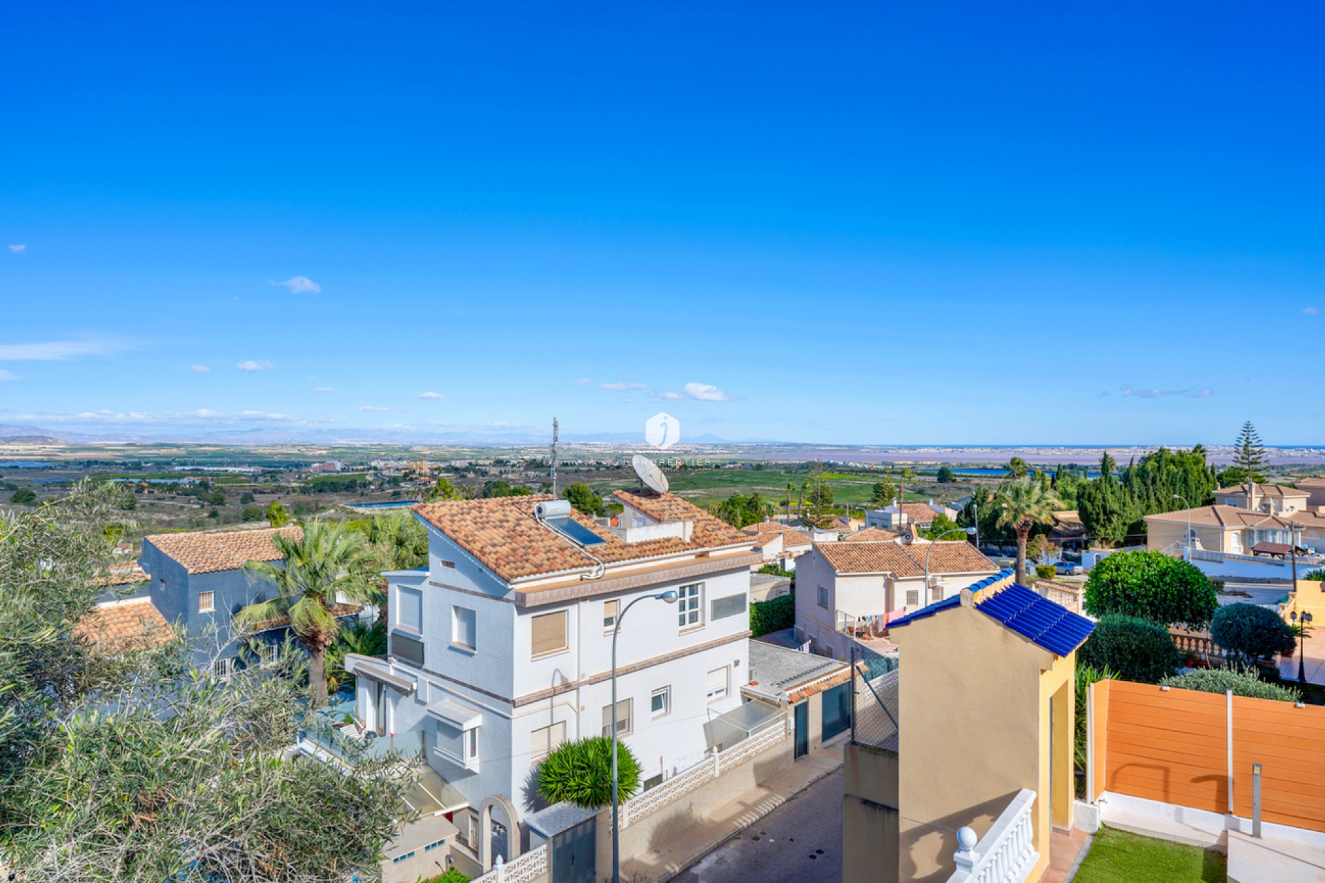 Tweedehands - Villa -
Ciudad De Las Comunicaciones - Costa Blanca