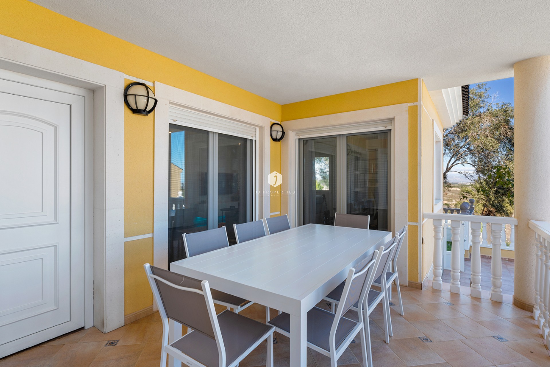 Tweedehands - Villa -
Ciudad De Las Comunicaciones - Costa Blanca