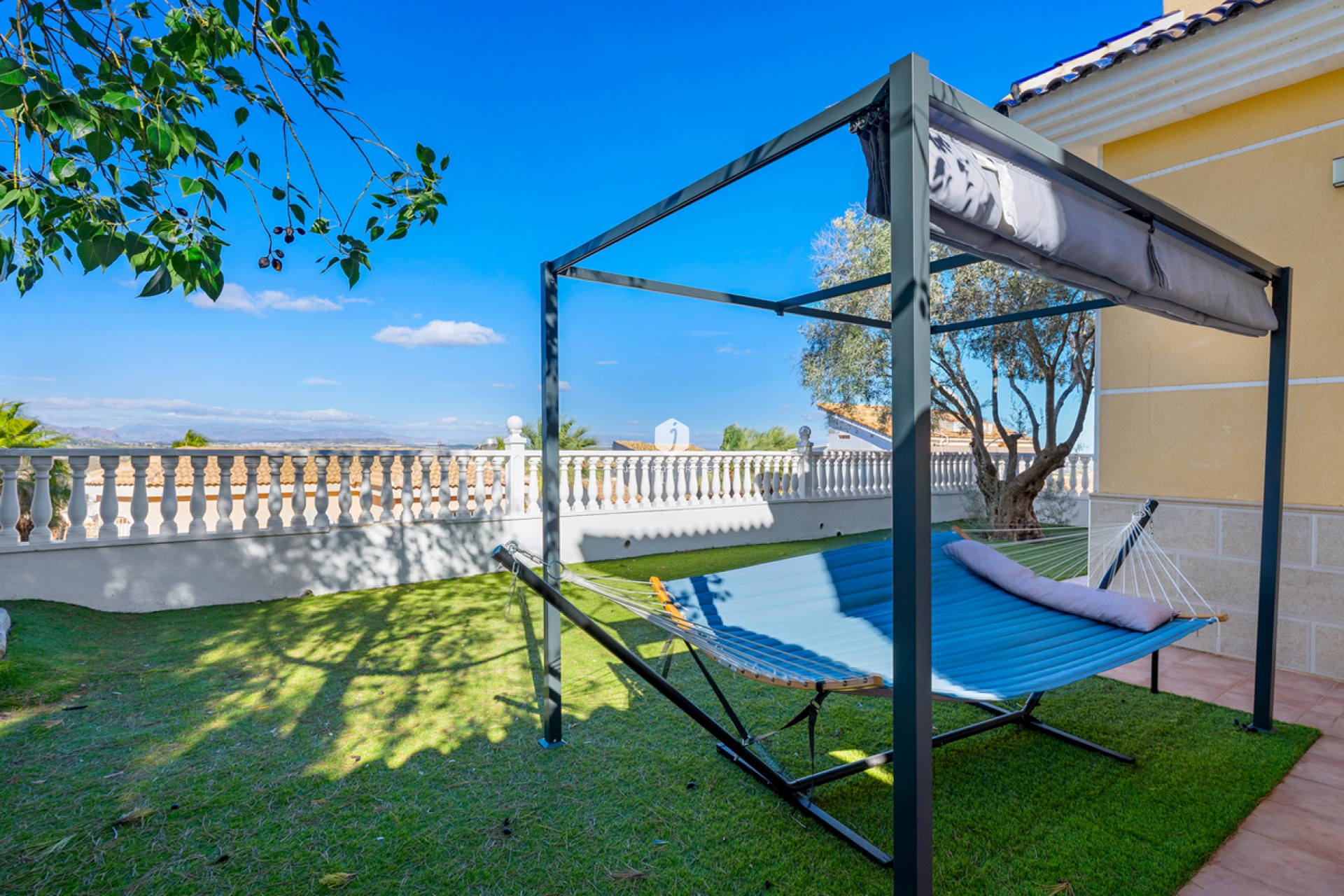 Tweedehands - Villa -
Ciudad De Las Comunicaciones - Costa Blanca