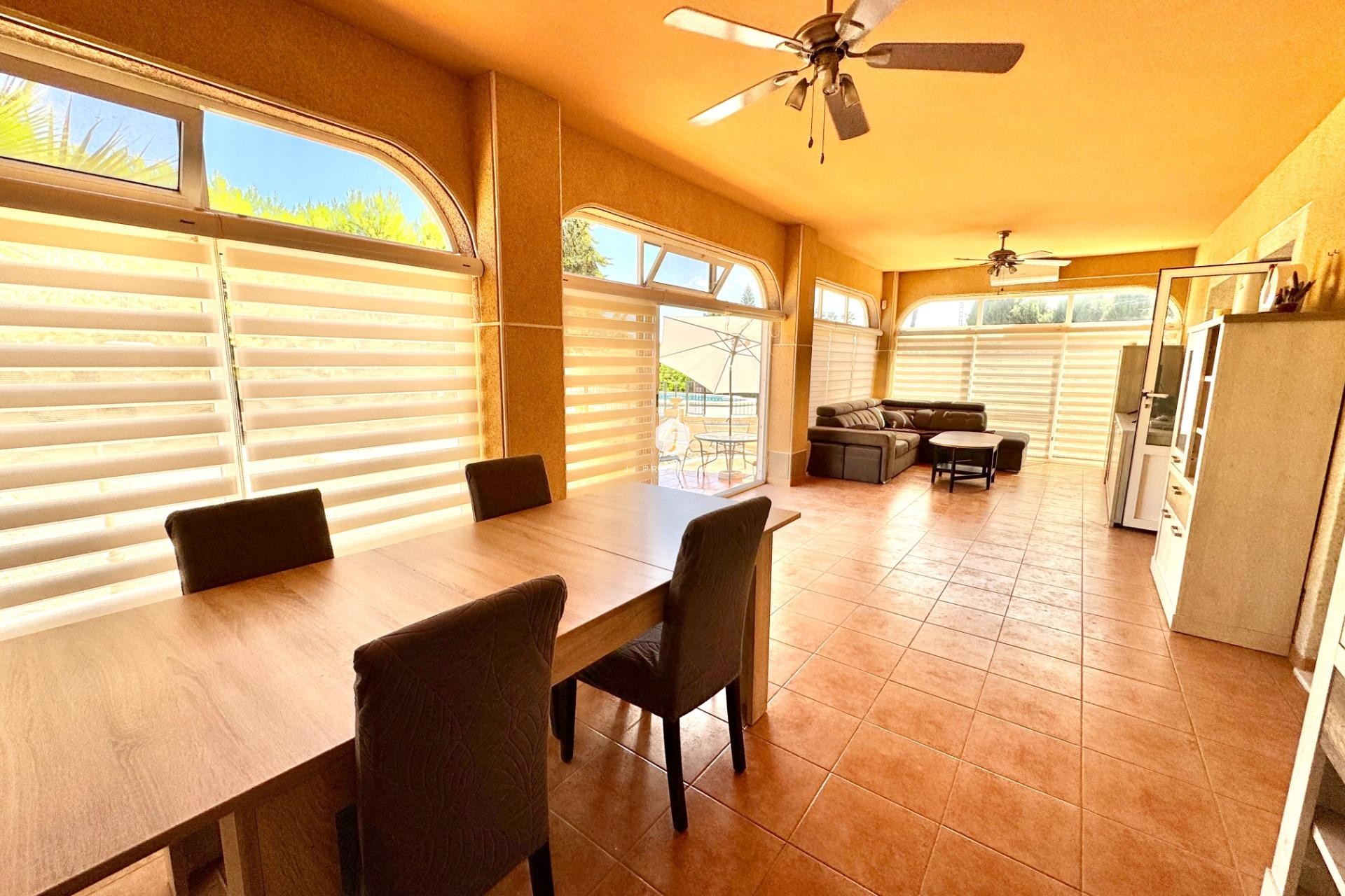 Tweedehands - Villa -
Dolores - Cmno. Escorredor