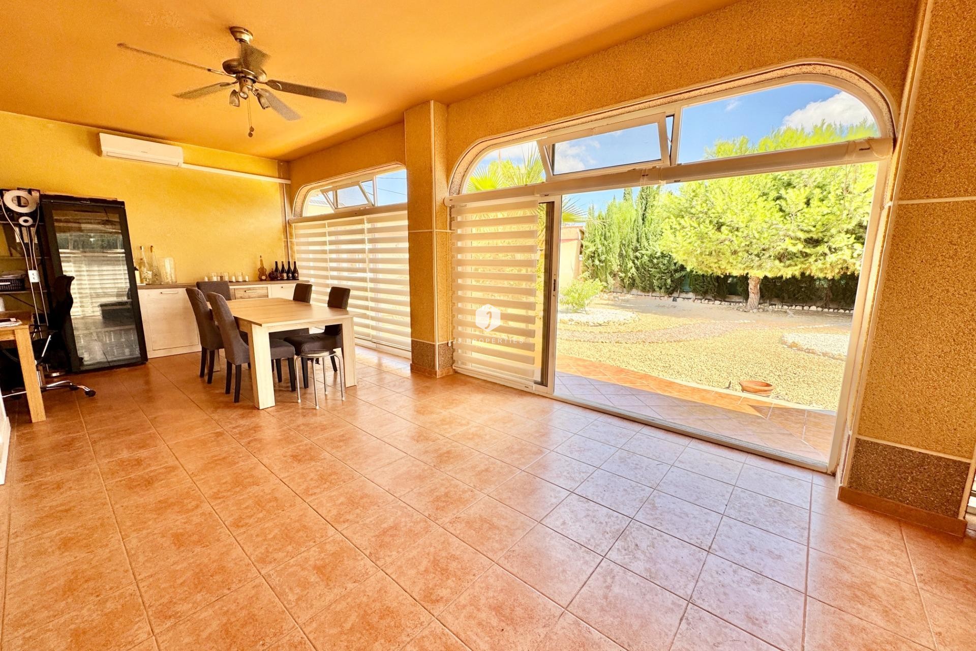 Tweedehands - Villa -
Dolores - Cmno. Escorredor