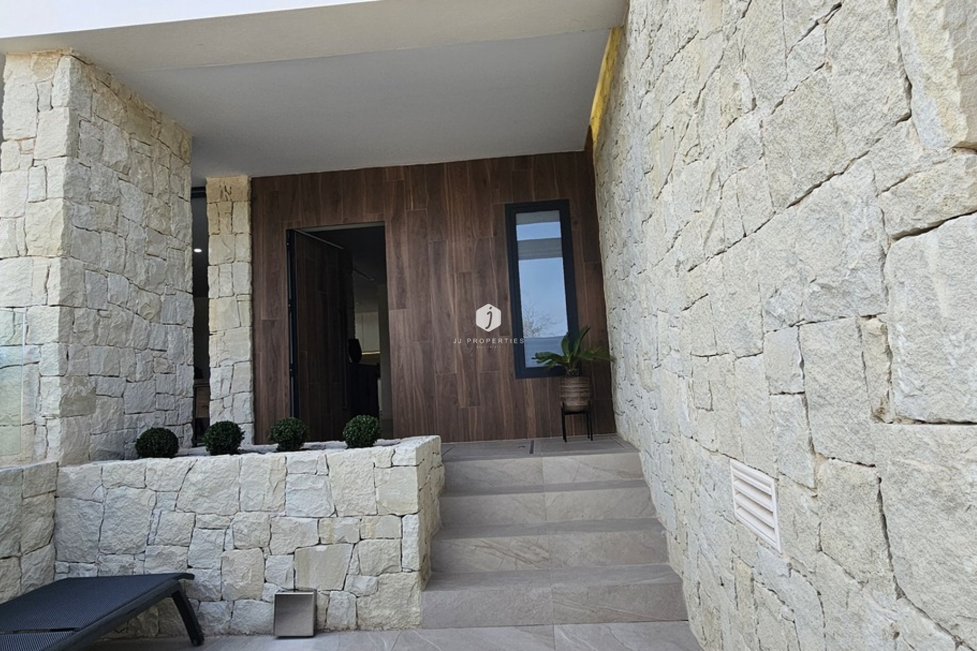 Tweedehands - Villa -
Dolores - Sector 4