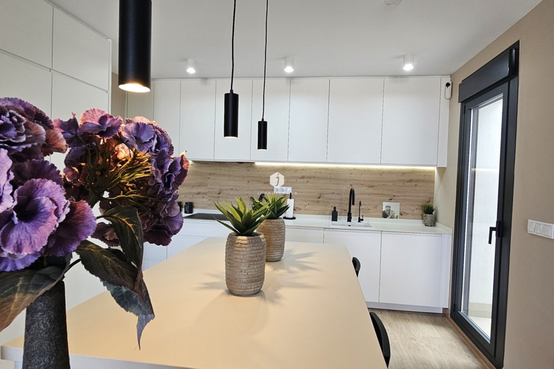 Tweedehands - Villa -
Dolores - Sector 4