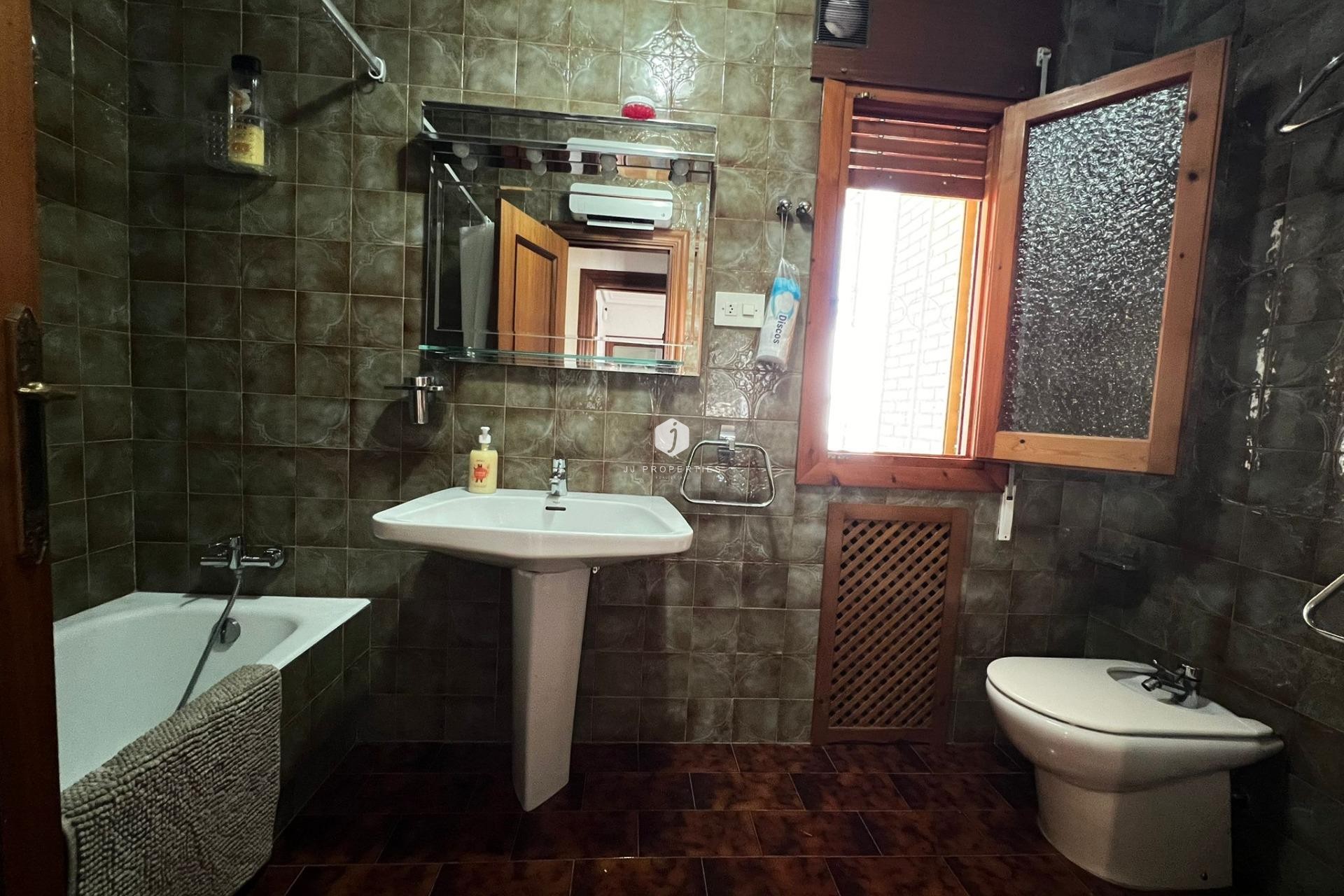 Tweedehands - Villa -
Orihuela Costa - Campoamor