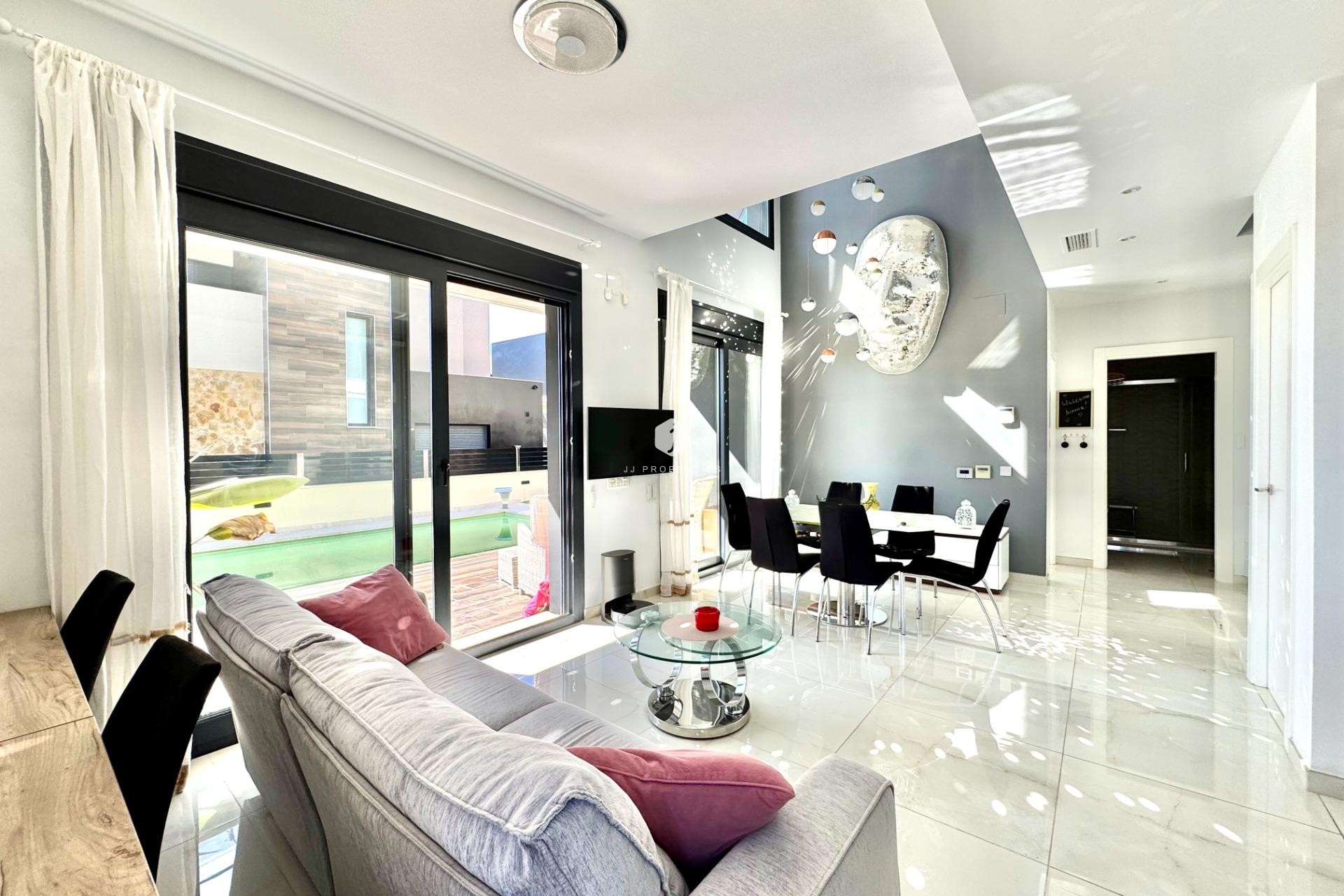 Tweedehands - Villa -
Orihuela Costa - Lomas de Cabo Roig