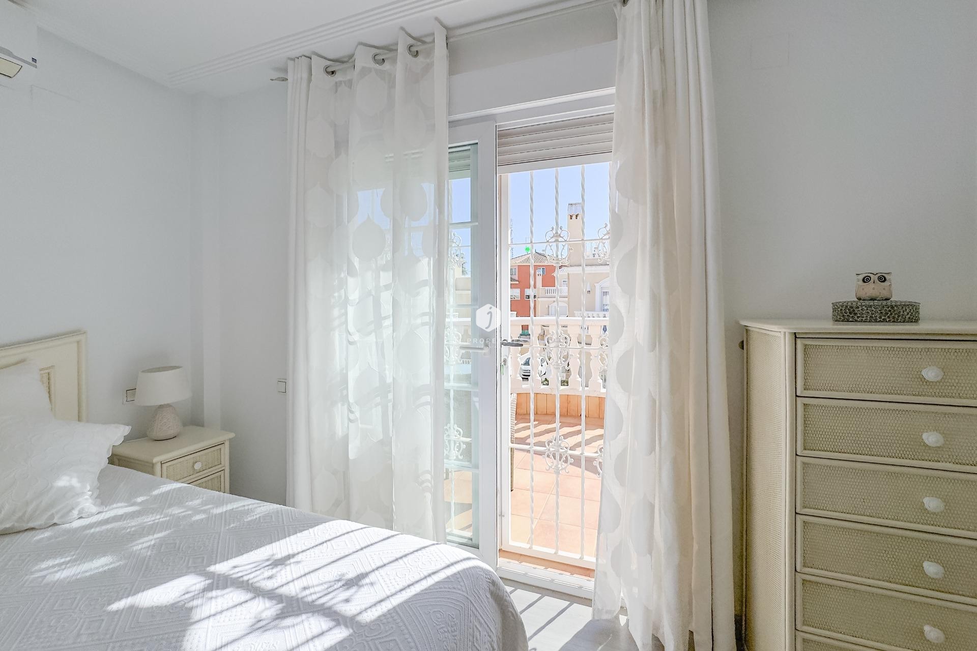 Tweedehands - Villa -
Orihuela Costa - Los Almendros-la Florida