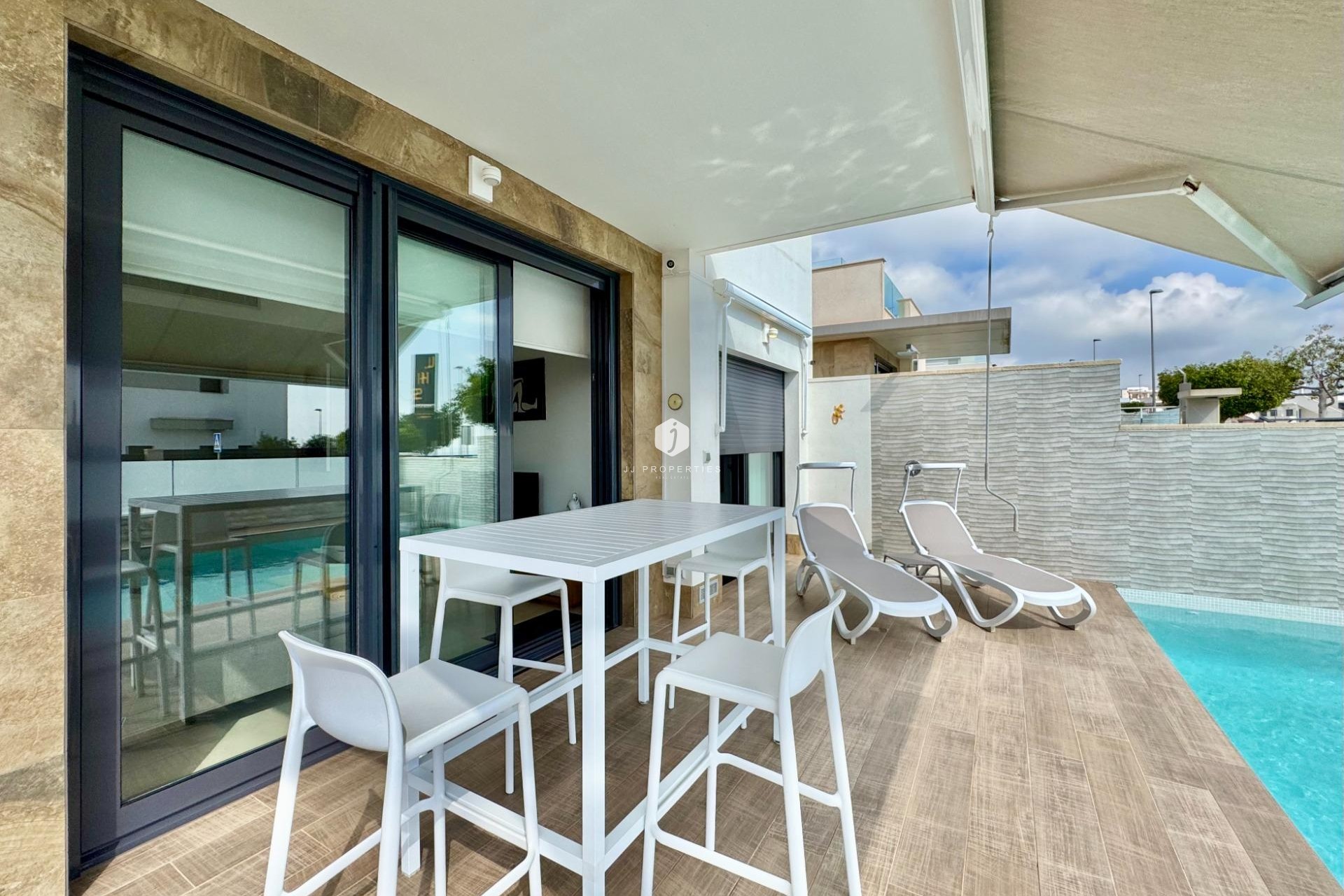 Tweedehands - Villa -
San Miguel de Salinas - Bellavista