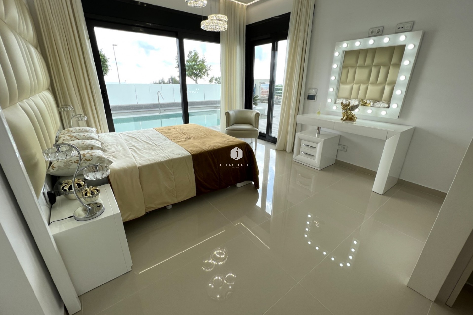 Tweedehands - Villa -
San Miguel de Salinas - Inland