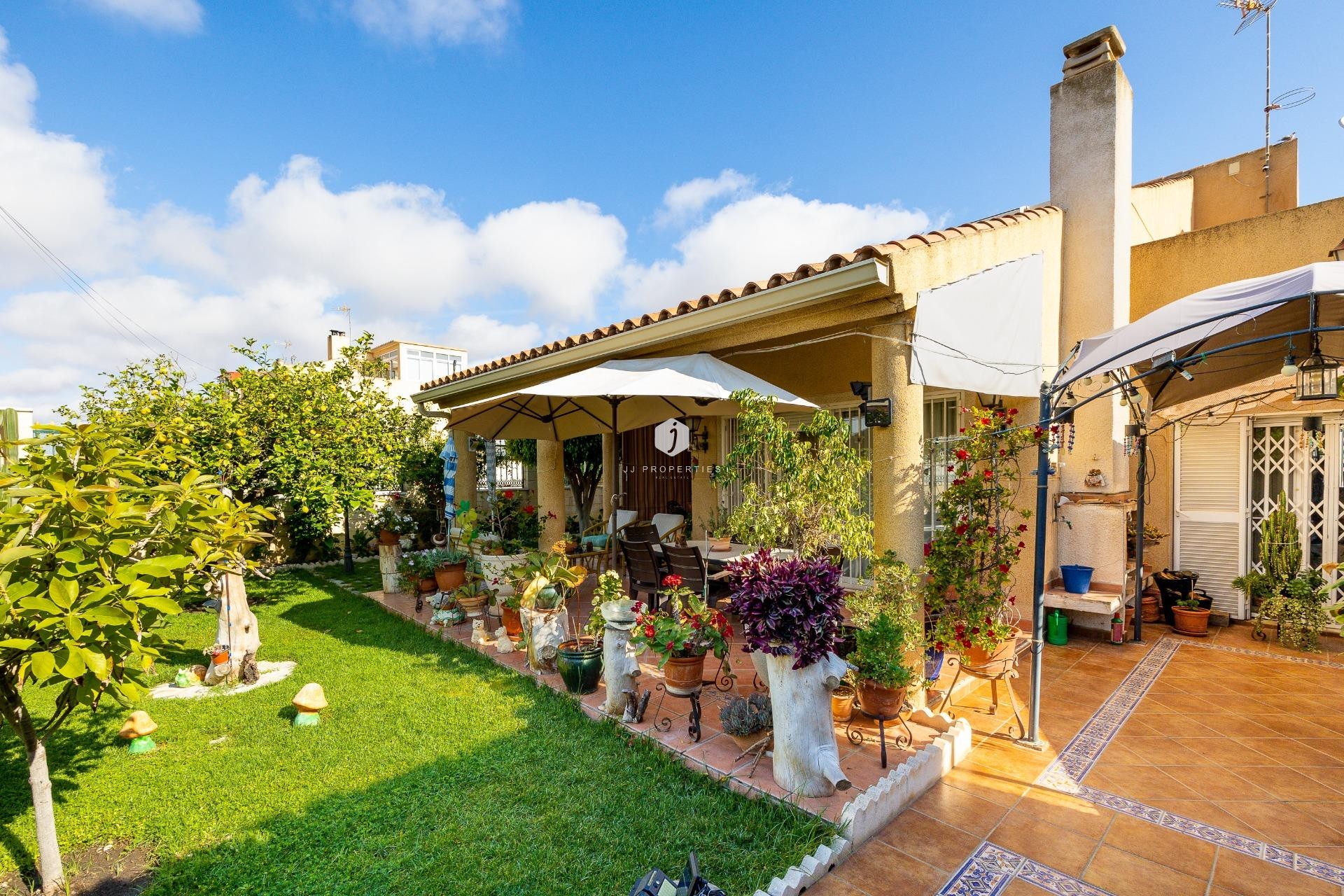 Tweedehands - Villa -
Torrevieja - aguas nuevas