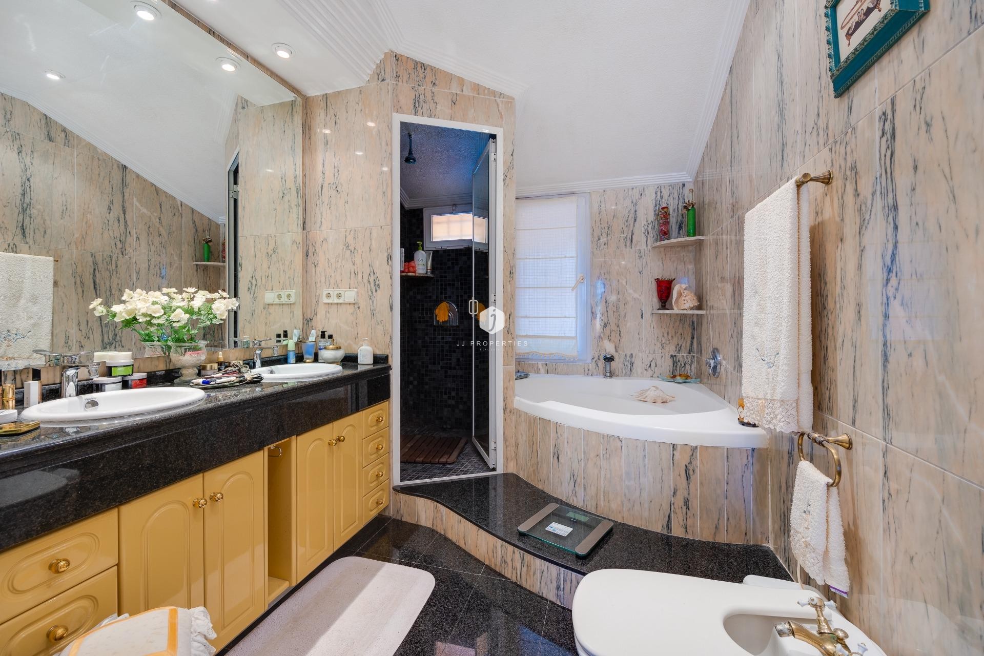 Tweedehands - Villa -
Torrevieja - aguas nuevas