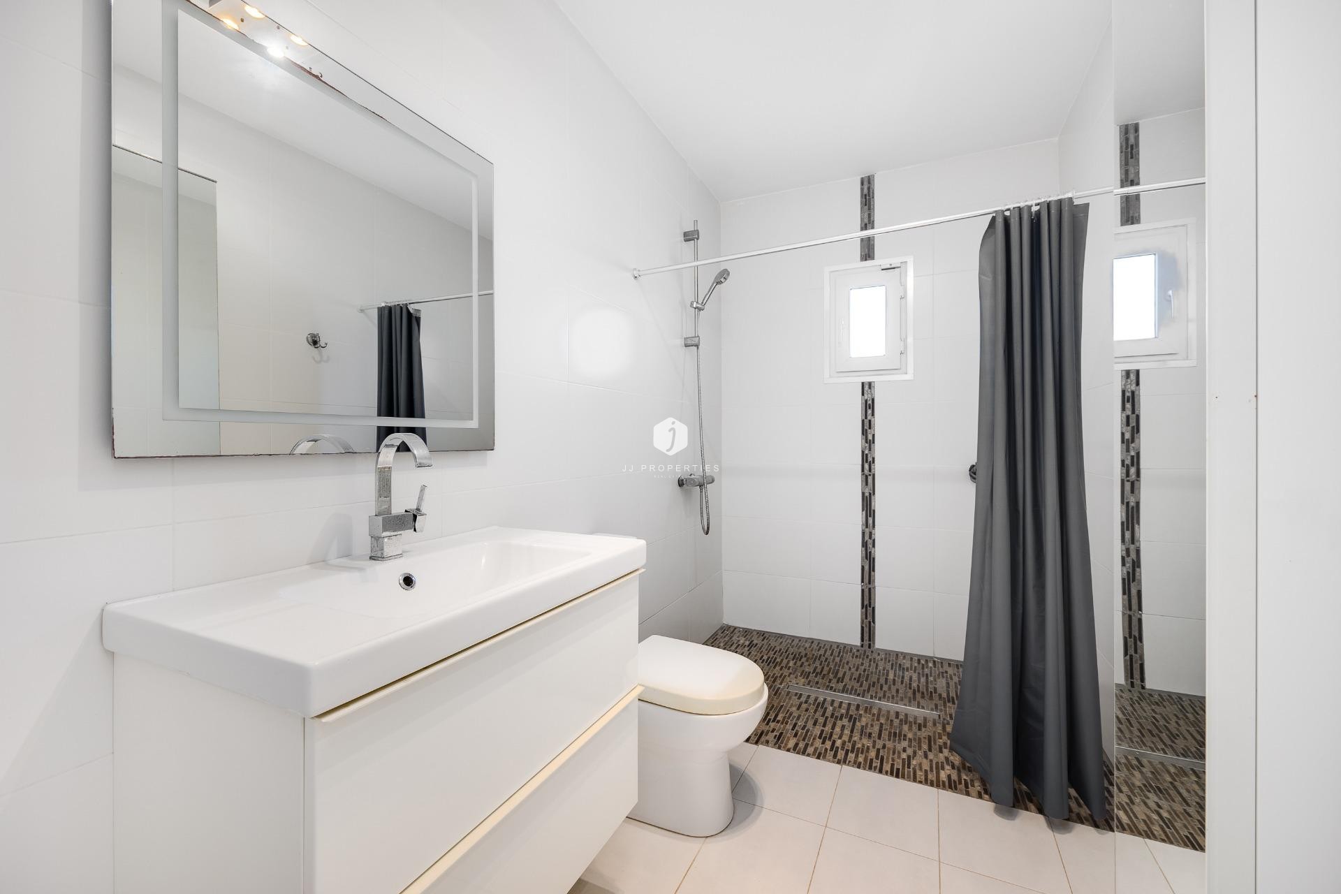 Tweedehands - Villa -
Torrevieja - aguas nuevas