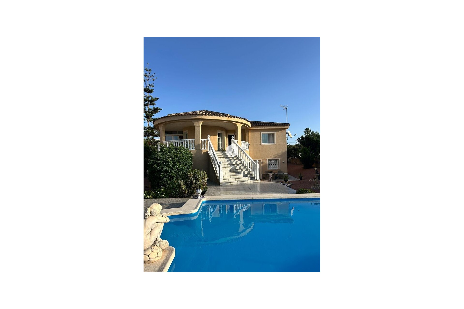 Tweedehands - Villa -
Torrevieja - aguas nuevas
