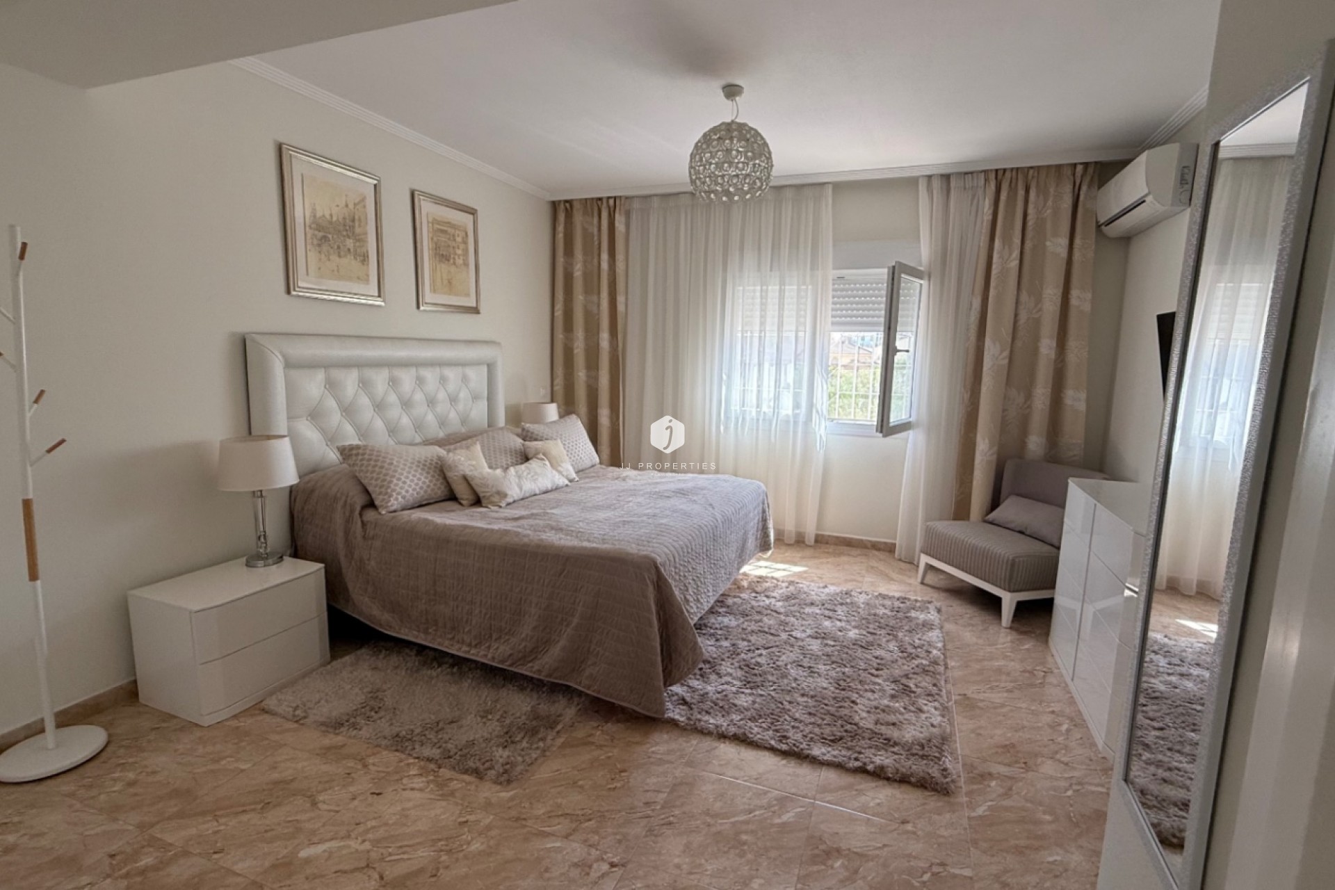 Tweedehands - Villa -
Torrevieja - Costa Blanca