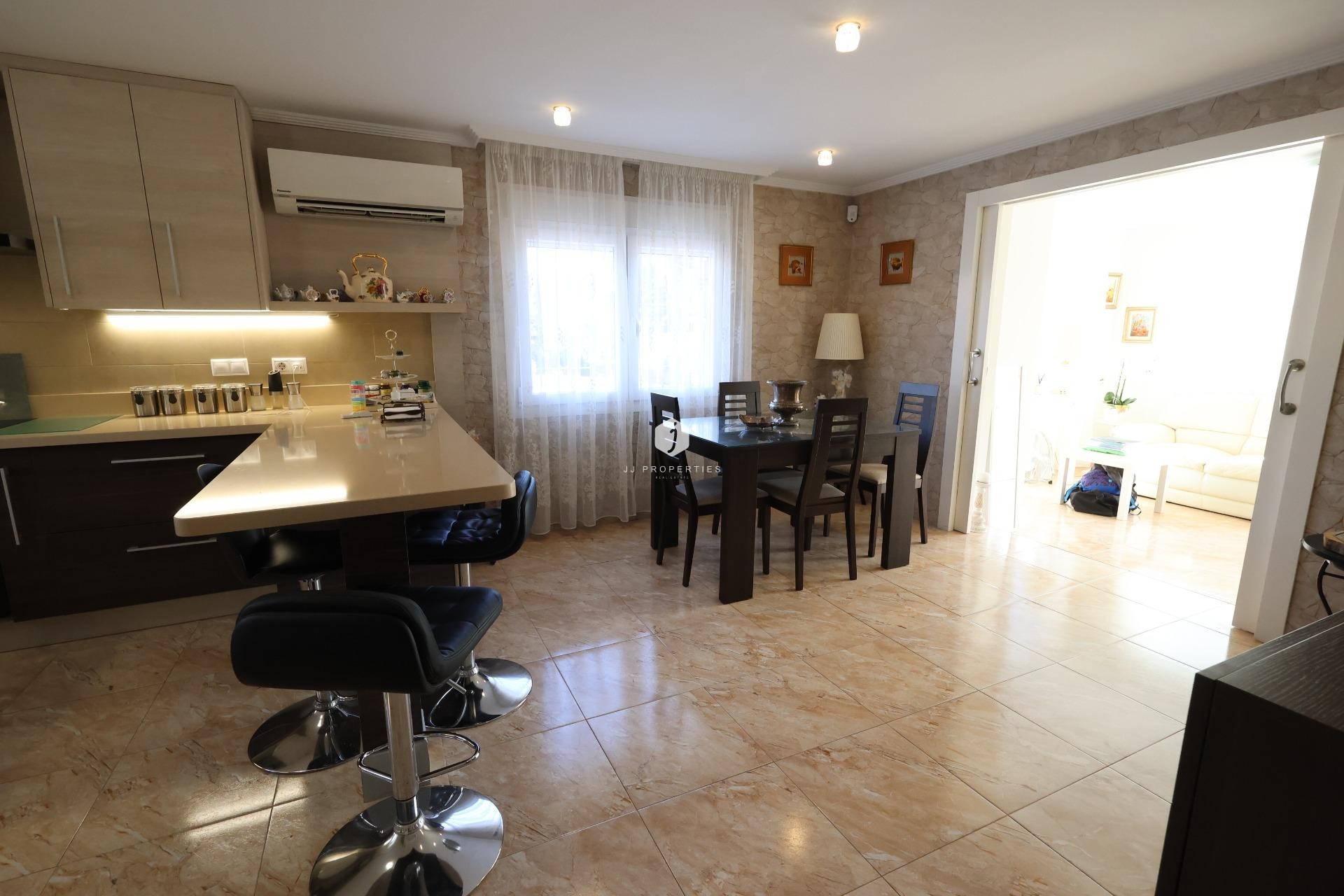 Tweedehands - Villa -
Torrevieja - Costa Blanca