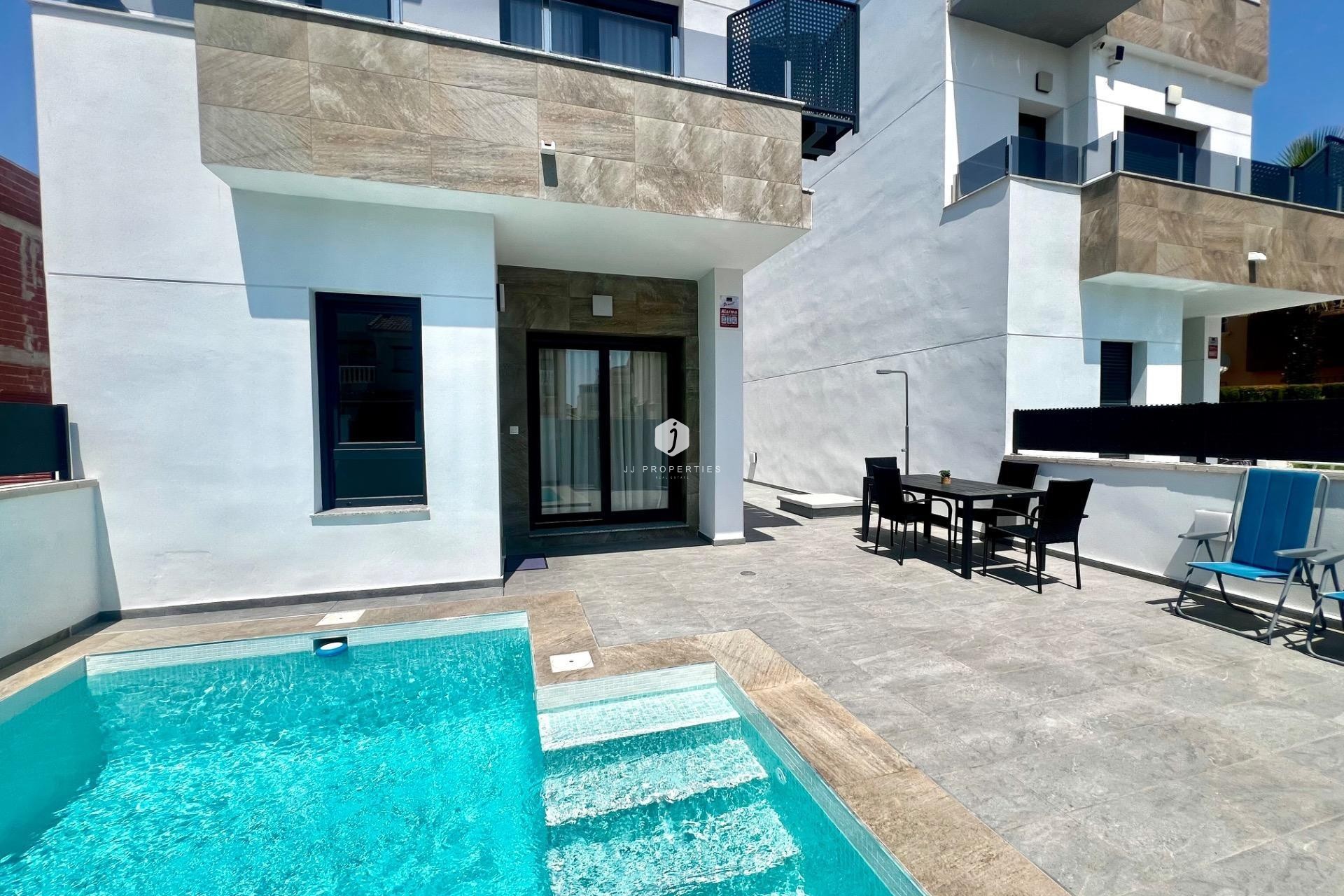 Tweedehands - Villa -
Torrevieja - La Siesta - El Salado - Torreta