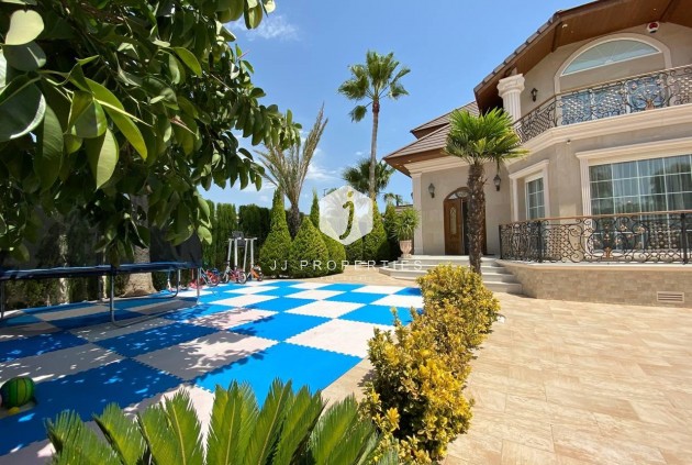 Villa - Aus zweiter Hand -
            Benijofar - C-42795