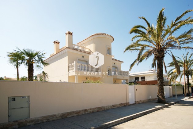 Villa - Aus zweiter Hand -
            Cabo Roig - C-28763