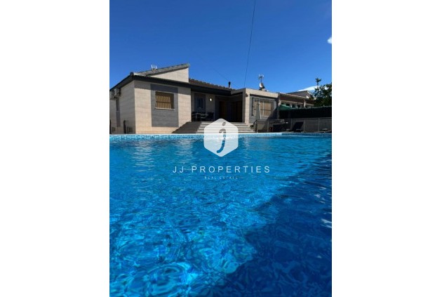 Villa - Aus zweiter Hand -
            Torrevieja - C-30983