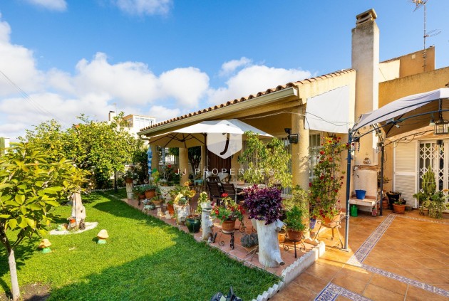 Villa - Aus zweiter Hand -
            Torrevieja - C-69084