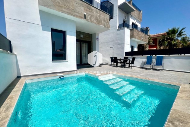 Villa - Aus zweiter Hand -
            Torrevieja - JJ1244