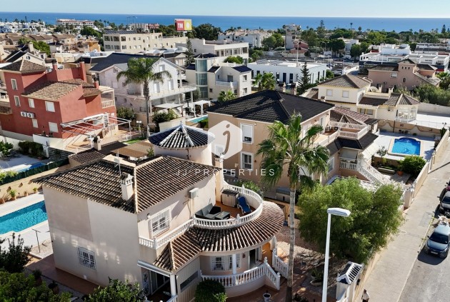 Villa - D'occasion - La Zenia -
                Costa Blanca