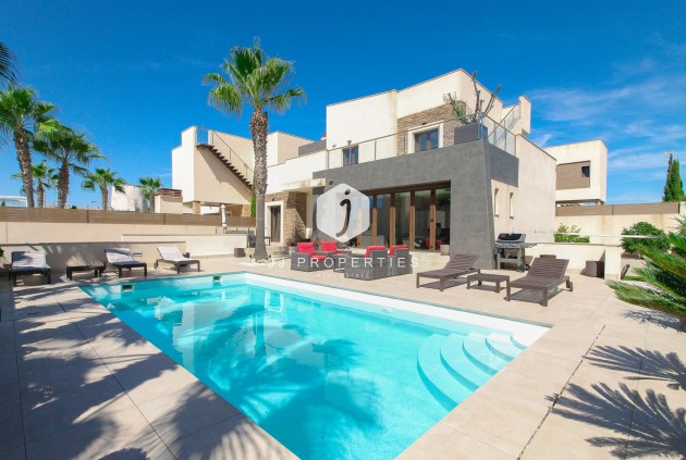 Villa - D'occasion -
            Torrevieja - C-24741