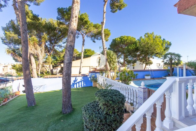 Villa - D'occasion -
            Torrevieja - C-94635