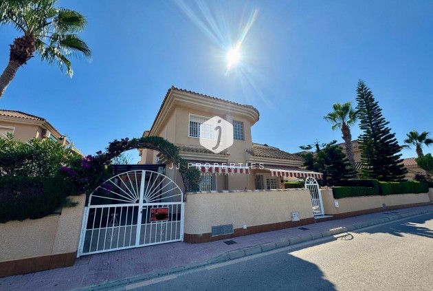 Villa - D'occasion - Torrevieja -
                Costa Blanca