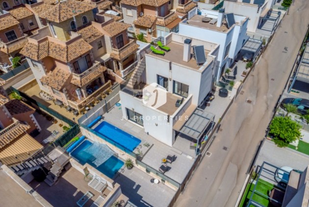 Villa - D'occasion - Torrevieja -
                Costa Blanca