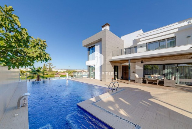 Villa - D'occasion - Torrevieja -
                Costa Blanca