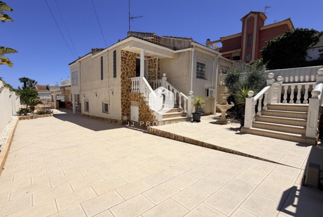 Villa - D'occasion - Torrevieja -
                Costa Blanca
