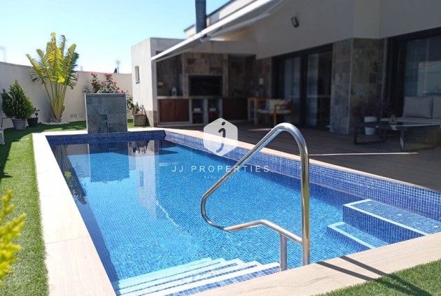 Villa - Resale - Daya Nueva -
                Costa Blanca