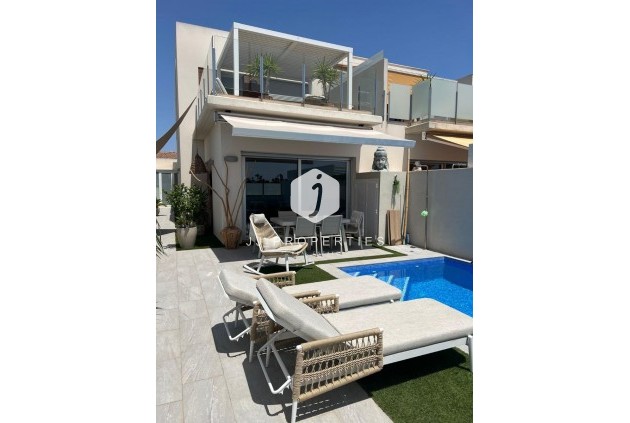 Villa - Resale - Daya Vieja -
                Costa Blanca